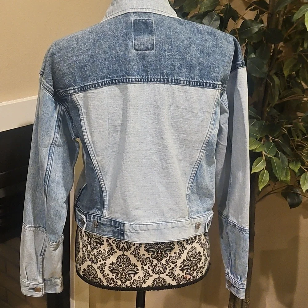 GAP - Wonen's Patchwork Denim Crop Jacket (L) - NWOT - Picture 3 of 4